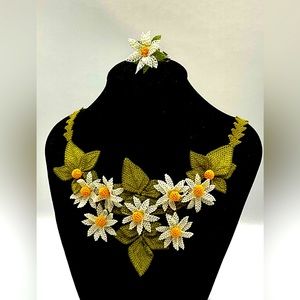 🌹Great Daisy Necklace and Ring 🌹